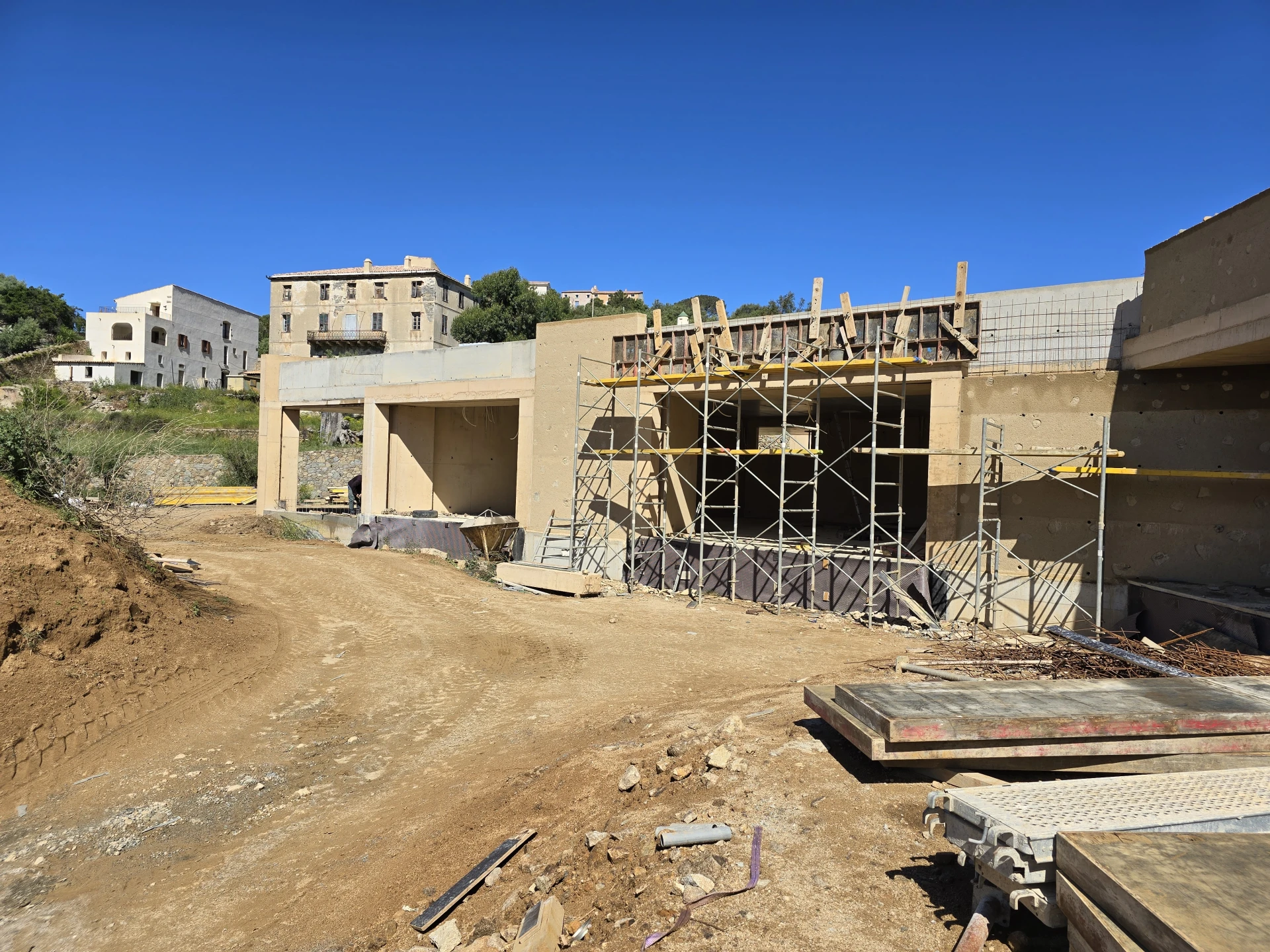 Installation électrique de l'espace culturel, patrimonial et paysager de Corbara.