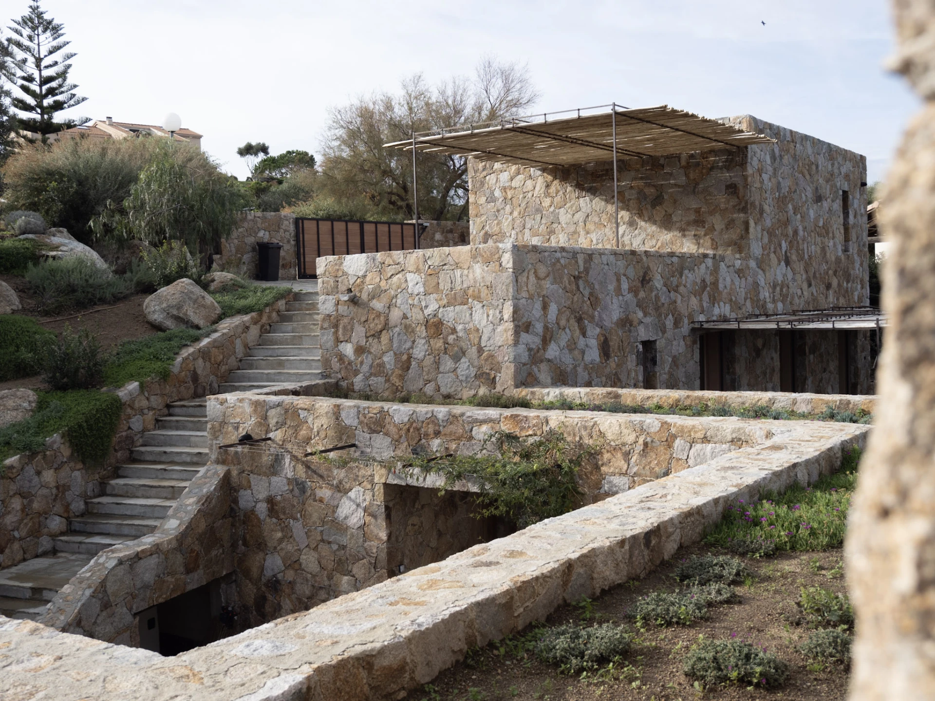 𝗠𝗮𝗶𝘀𝗼𝗻 𝗱’𝗮𝗿𝗰𝗵𝗶𝘁𝗲𝗰𝘁𝗲 𝗲𝗻 𝗕𝗮𝗹𝗮𝗴𝗻𝗲– Installation électrique sur mesure