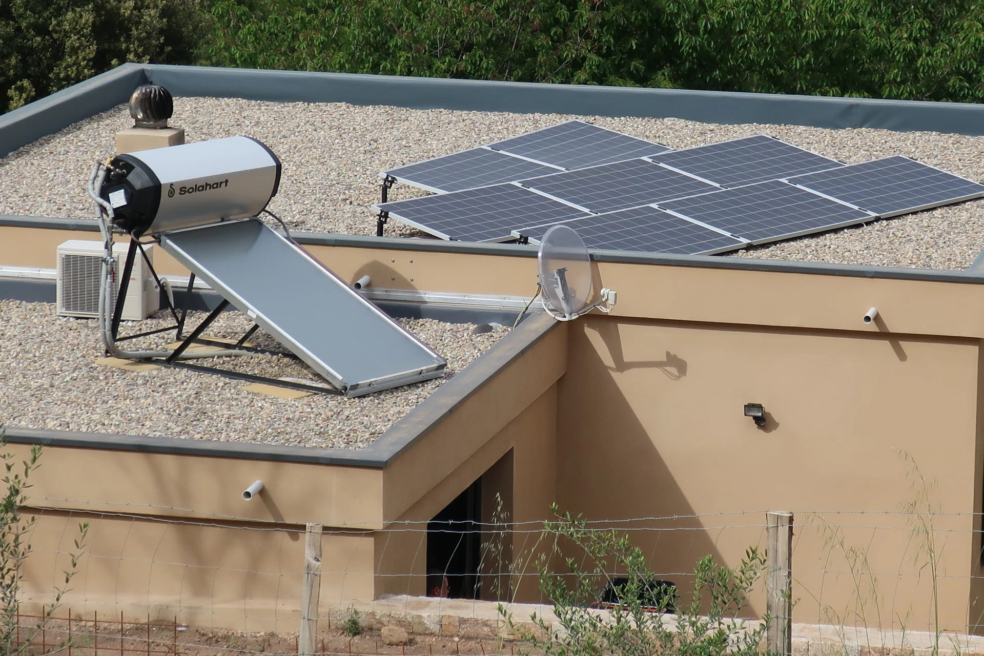 Pailler rénové et autonome en énergie - photovoltaïque - 2020