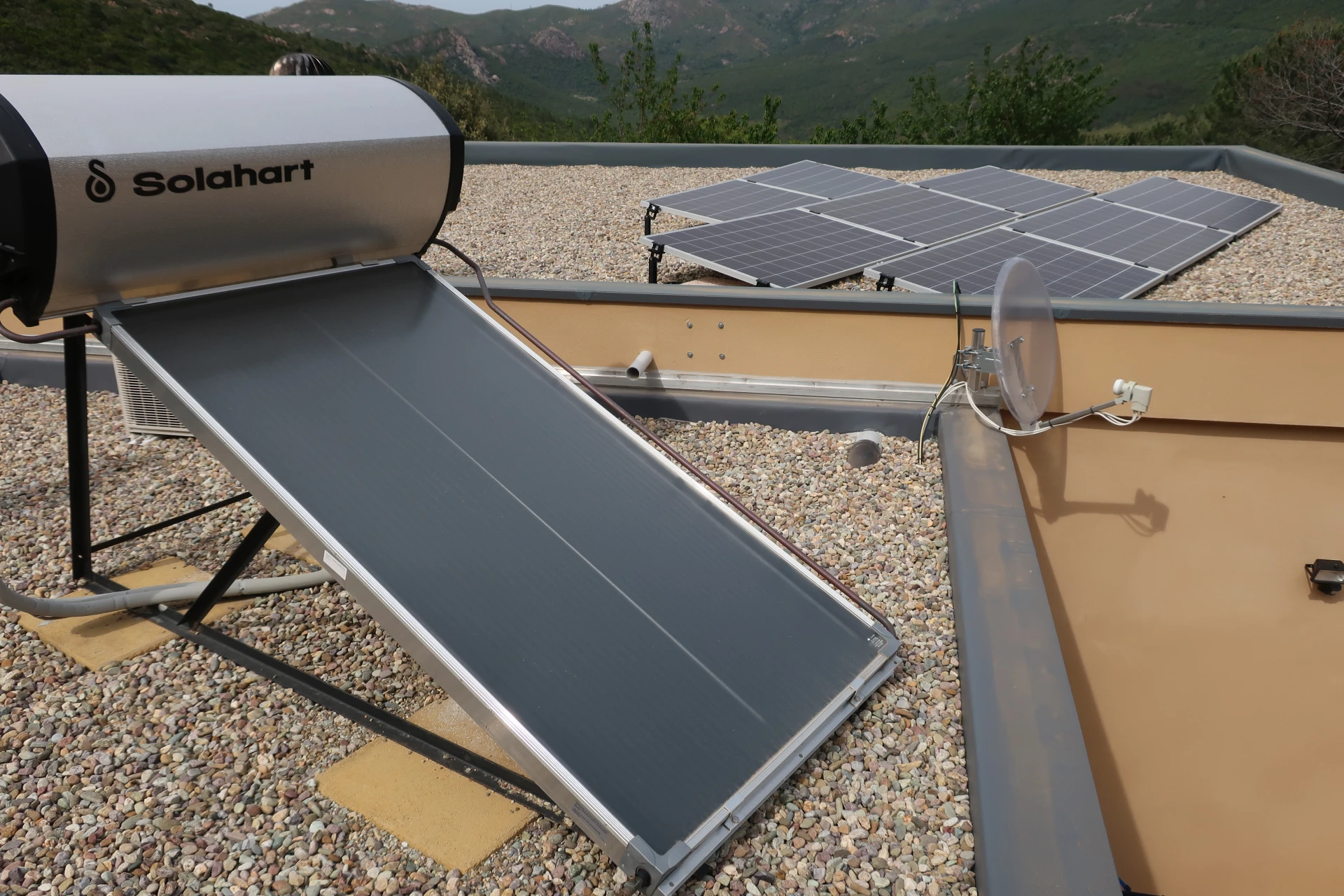 Pailler rénové et autonome en énergie - photovoltaïque - 2020