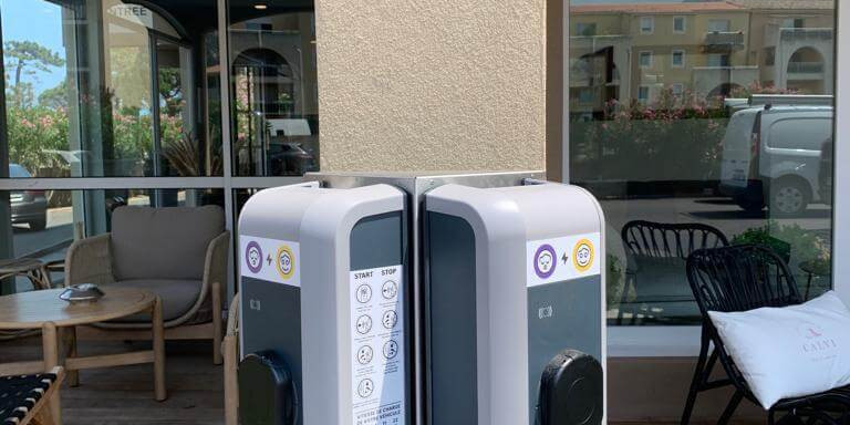 L'Hôtel ONDA à Calvi - Bornes de recharge de véhicules électriques !