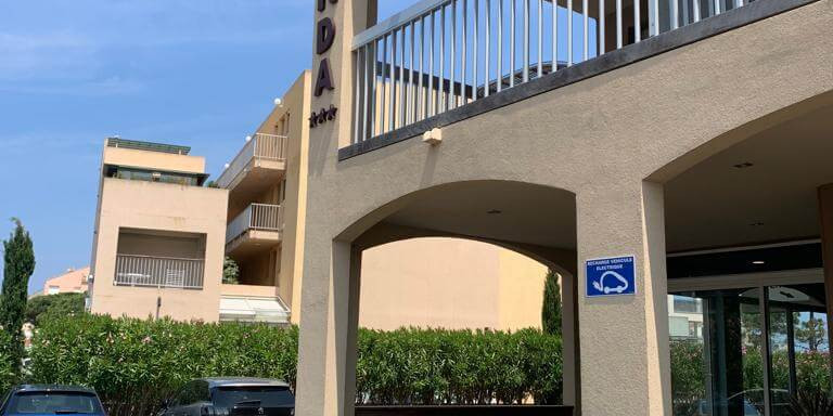 L'Hôtel ONDA à Calvi - Bornes de recharge de véhicules électriques !